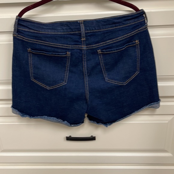 Old Navy denim shorts, ladies size 10 - Picture 2 of 2